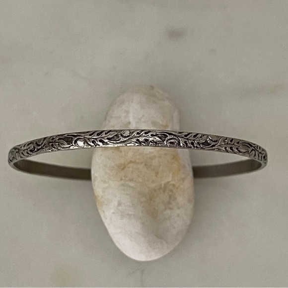 Monet vintage bangle. - Picture 4 of 7